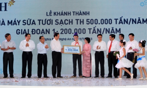 Khánh thành Nhà máy sữa tươi lớn nhất Đông Nam Á